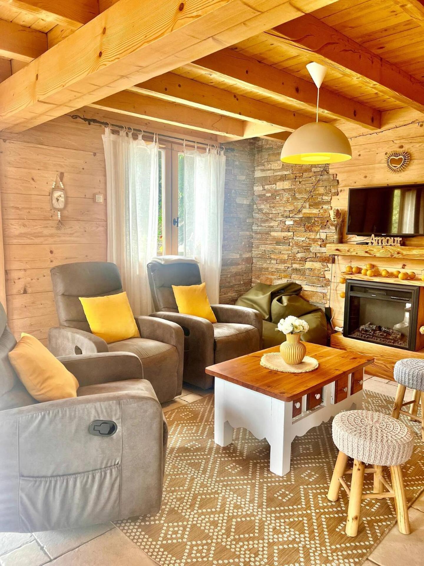 Charming Family Chalet For 8 People, With Private Hot Tub Les Clefs Exterior foto